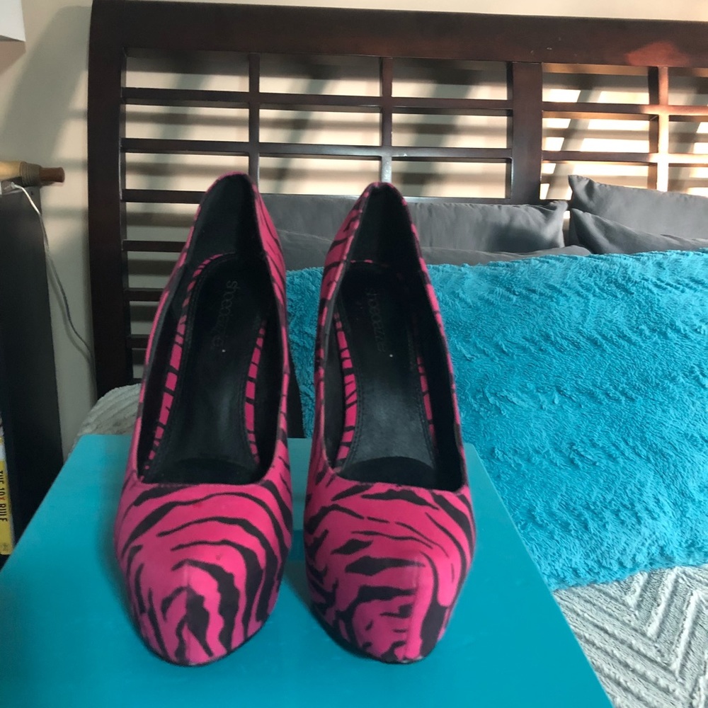 Pink and black zebra high heels - Picture 4 of 4